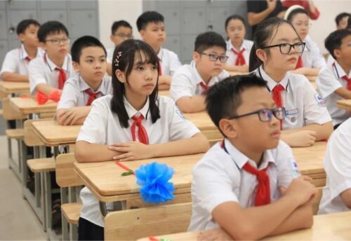 Học sinh TP HCM hào hứng với chính sách dạy 2 buổi/ngày TP HCM 2025 không thu phí, tạo cơ hội học tập và phát triển toàn diện.