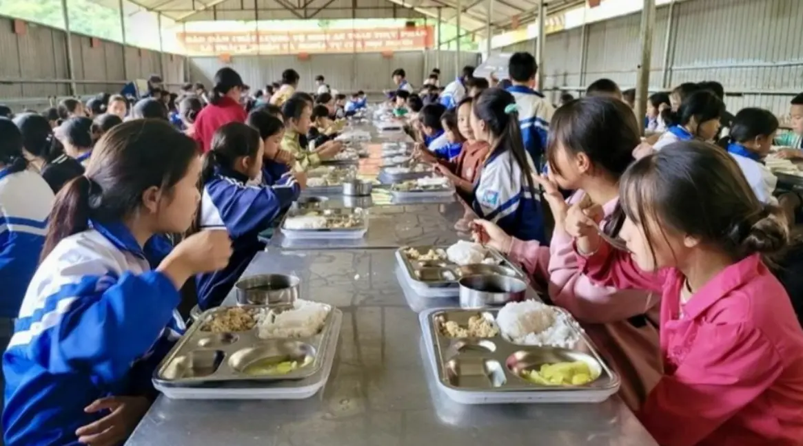 TP HCM triển khai chính sách dạy 2 buổi/ngày 2025 không thu phí, tạo cơ hội bình đẳng cho học sinh.