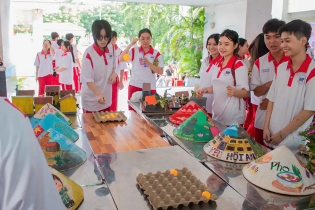 Học sinh TP HCM hào hứng với chương trình dạy 2 buổi/ngày TP HCM 2025.