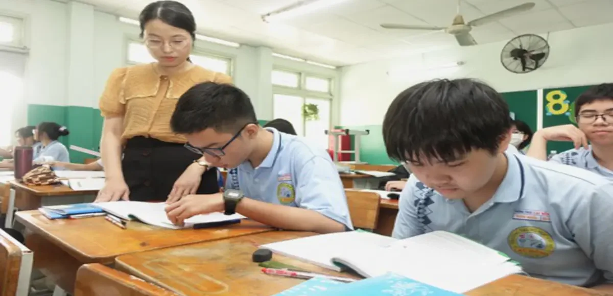Học sinh TPHCM ôn thi miễn phí 2025-2026, được hỗ trợ chuẩn bị kiến thức và kỹ năng tốt nhất cho kỳ thi tuyển sinh lớp 10 và tốt nghiệp THPT.