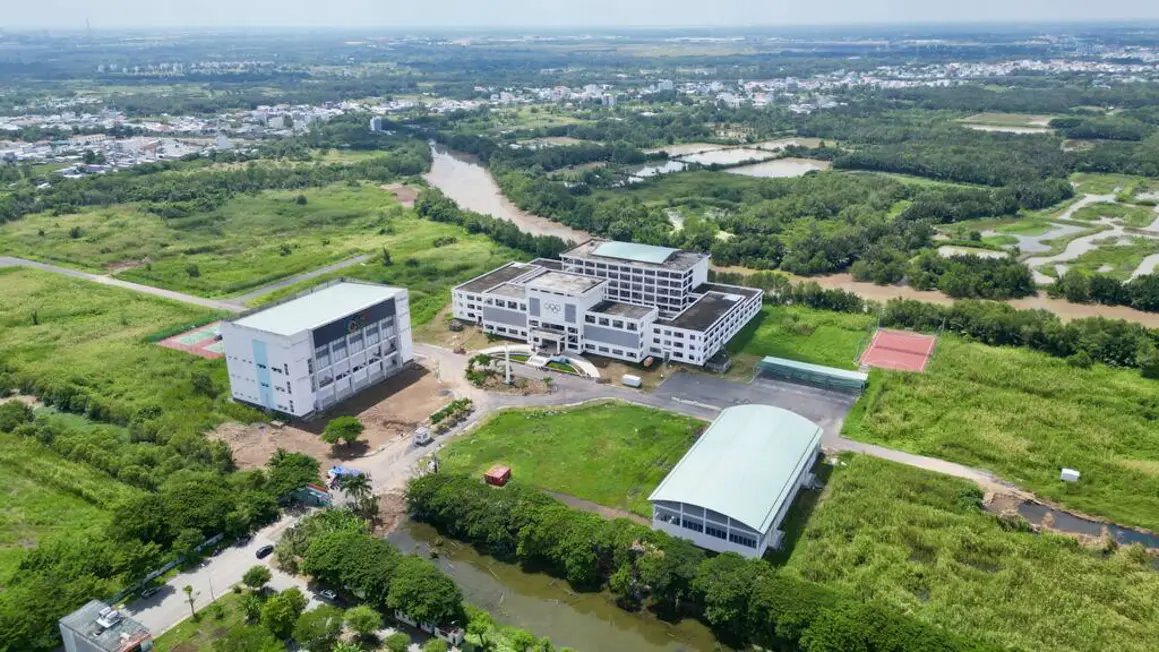 Đại học Mở TP.HCM Hình ảnh khuôn viên Đại học Mở TP.HCM, liên quan đến thông tin xét tuyển bổ sung 15 điểm TP.HCM 2025.