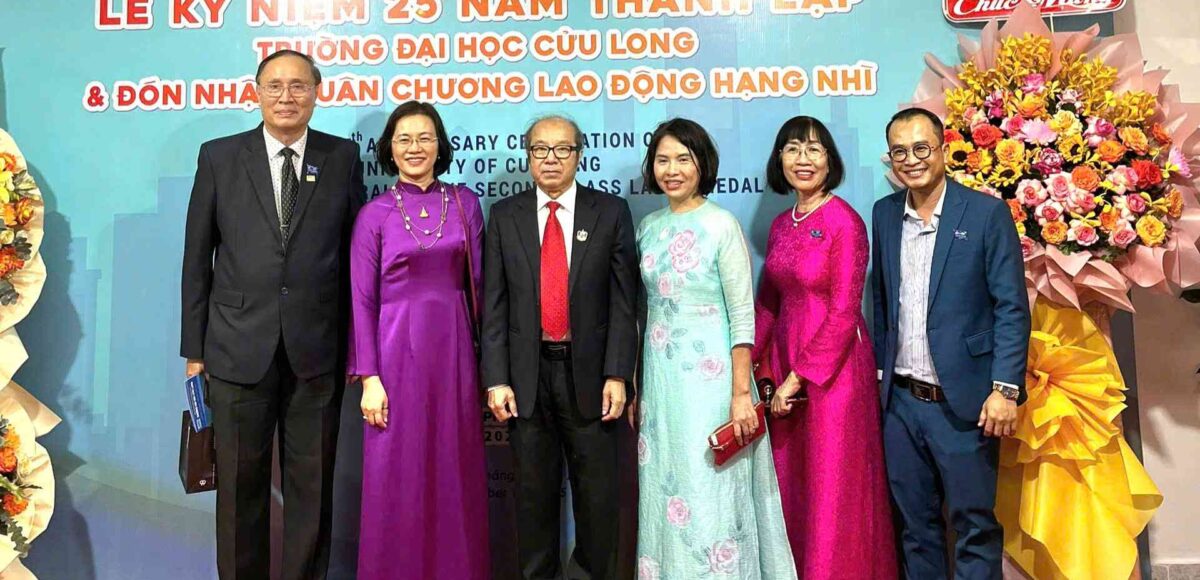 UEED chúc mừng Trường Đại học Cửu Long nhận Huân chương Lao động hạng Nhì và kỷ niệm 25 năm thành lập