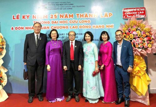UEED chúc mừng Trường Đại học Cửu Long nhận Huân chương Lao động hạng Nhì và kỷ niệm 25 năm thành lập