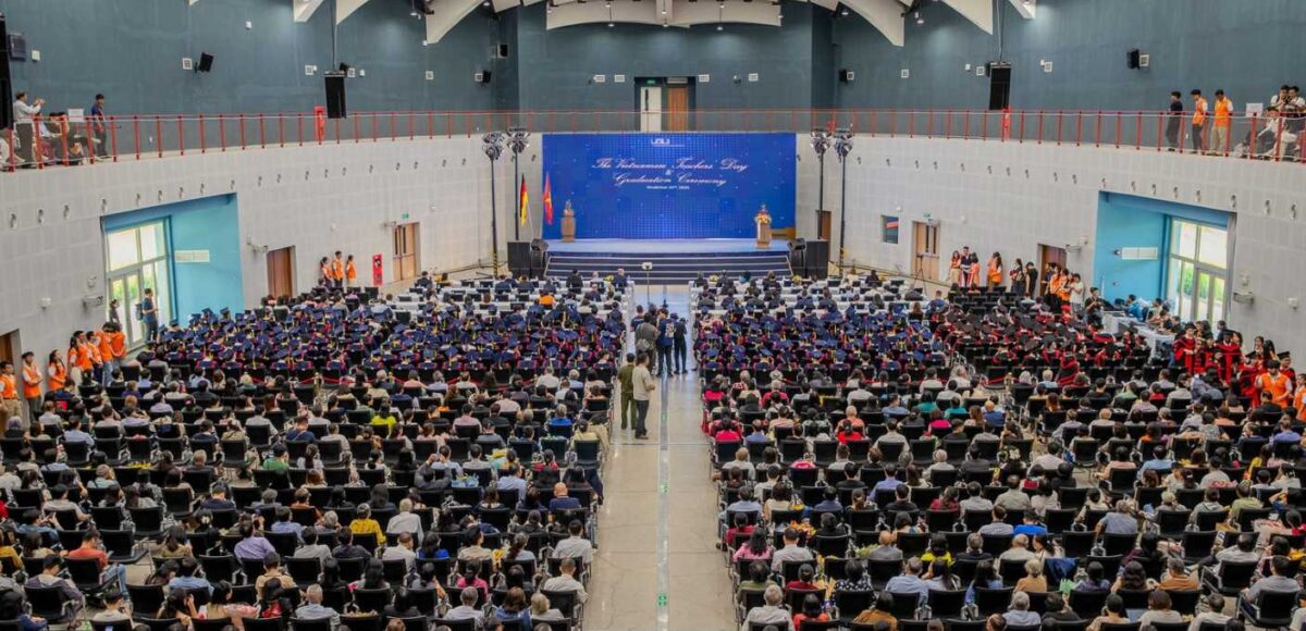 Trường ĐH Việt Đức tổ chức lễ trao bằng tốt nghiệp cho tân cử nhân, thạc sĩ và tiến sĩ