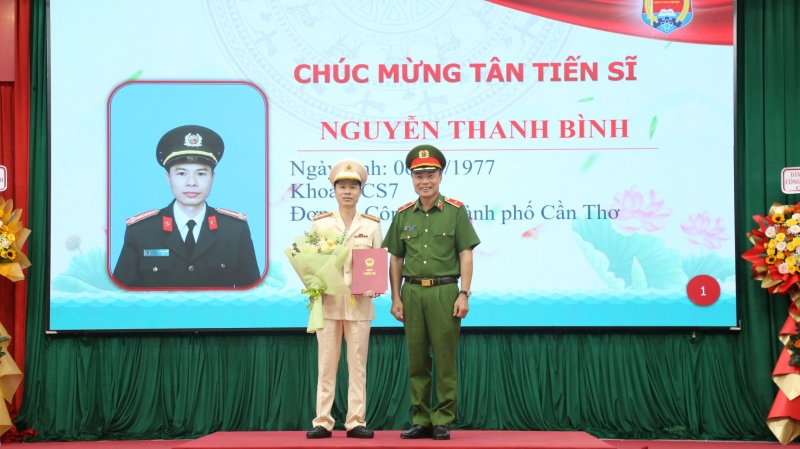 Trường Đại học CSND trao bằng tiến sĩ, thạc sĩ cho nghiên cứu sinh, học viên