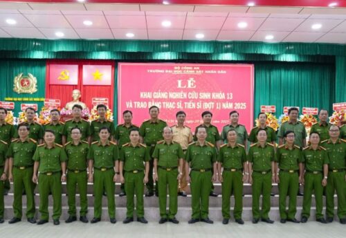 Trường Đại học CSND trao bằng tiến sĩ, thạc sĩ cho nghiên cứu sinh, học viên