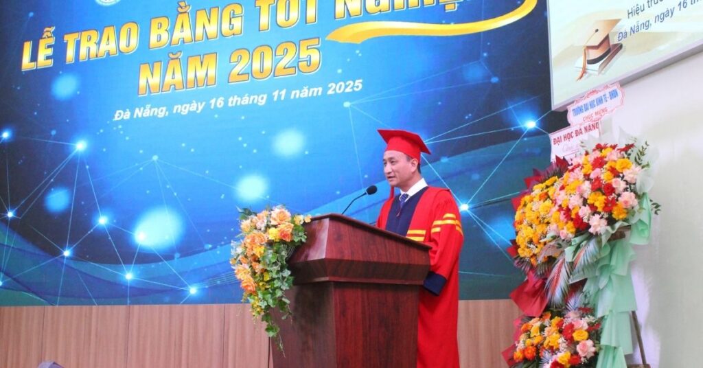 Trường Đại học Sư phạm Kỹ thuật Đà Nẵng trao bằng tốt nghiệp cho gần 500 sinh viên năm 2025
