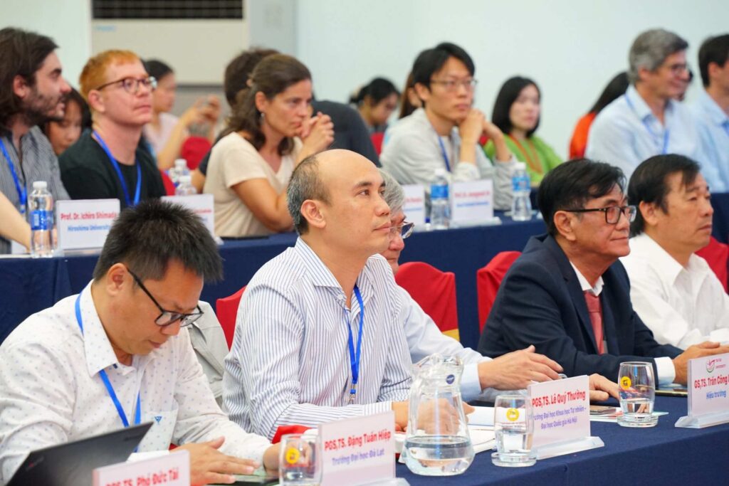 Hội thảo lý thuyết điểm kỳ dị và hình học đại số tại Trường Đại học Phan Thiết