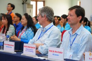 Hội thảo lý thuyết điểm kỳ dị và hình học đại số tại Trường Đại học Phan Thiết