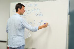 Hội thảo lý thuyết điểm kỳ dị và hình học đại số tại Trường Đại học Phan Thiết